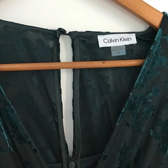 Calvin Klein. 3/4 sleeves. Black & green velvet floral. V-neck. High-low hem. - Picture 3 of 9